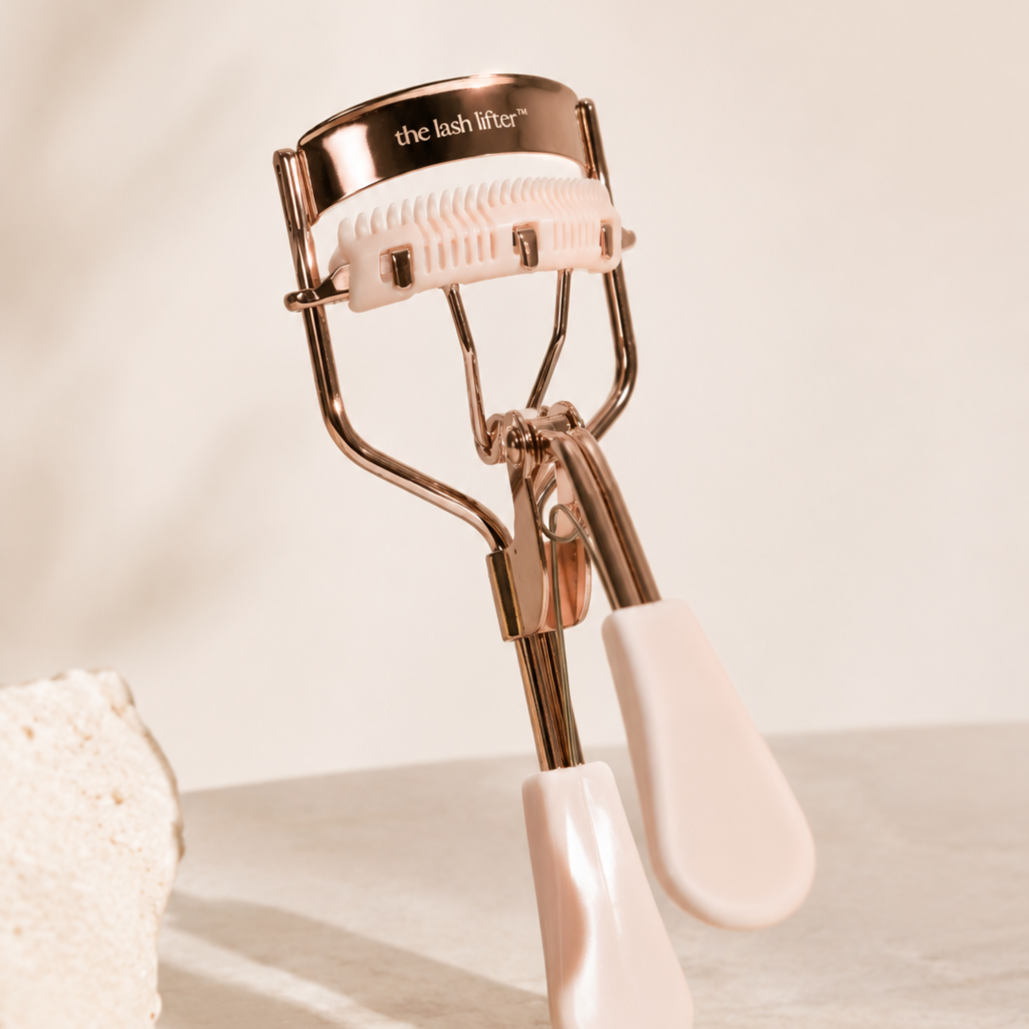 the lash lifter